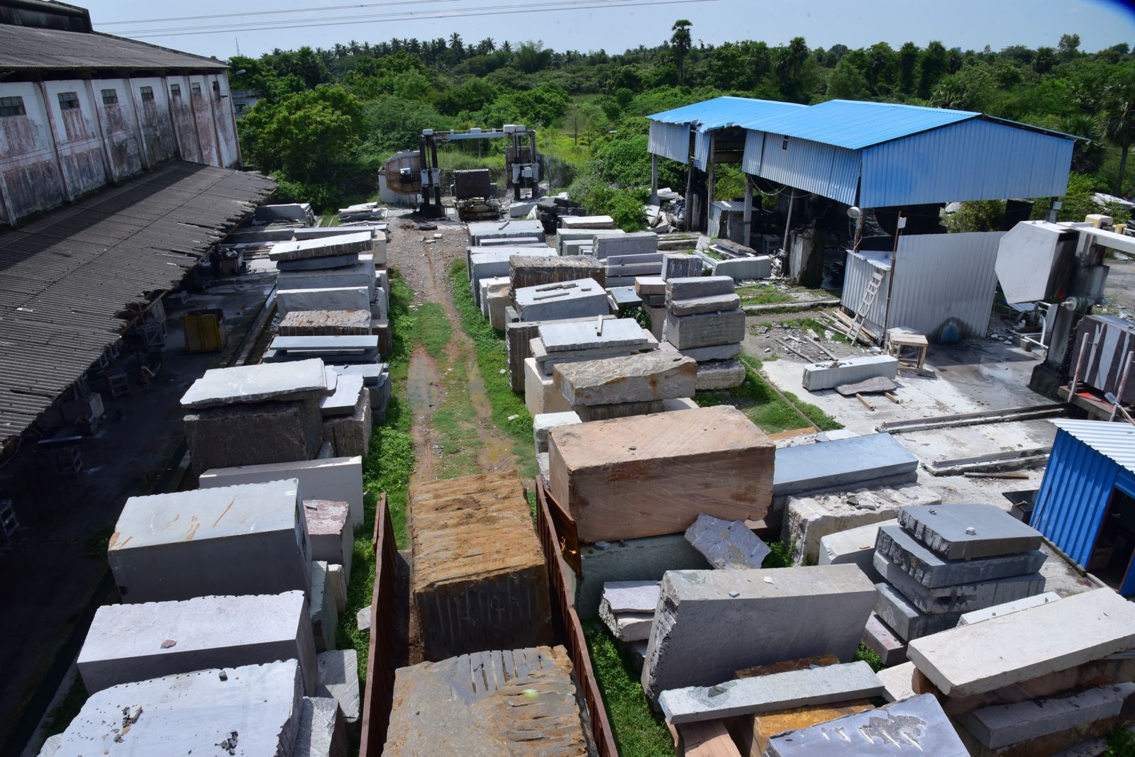 Granite monument craftsmanship at Aryan Granites